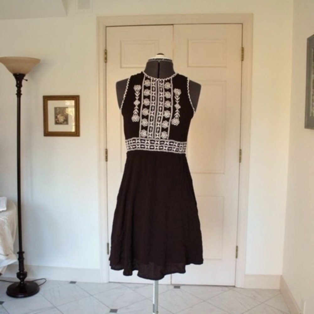 Xhiliration dress size small dark brown white trim bohemian dress